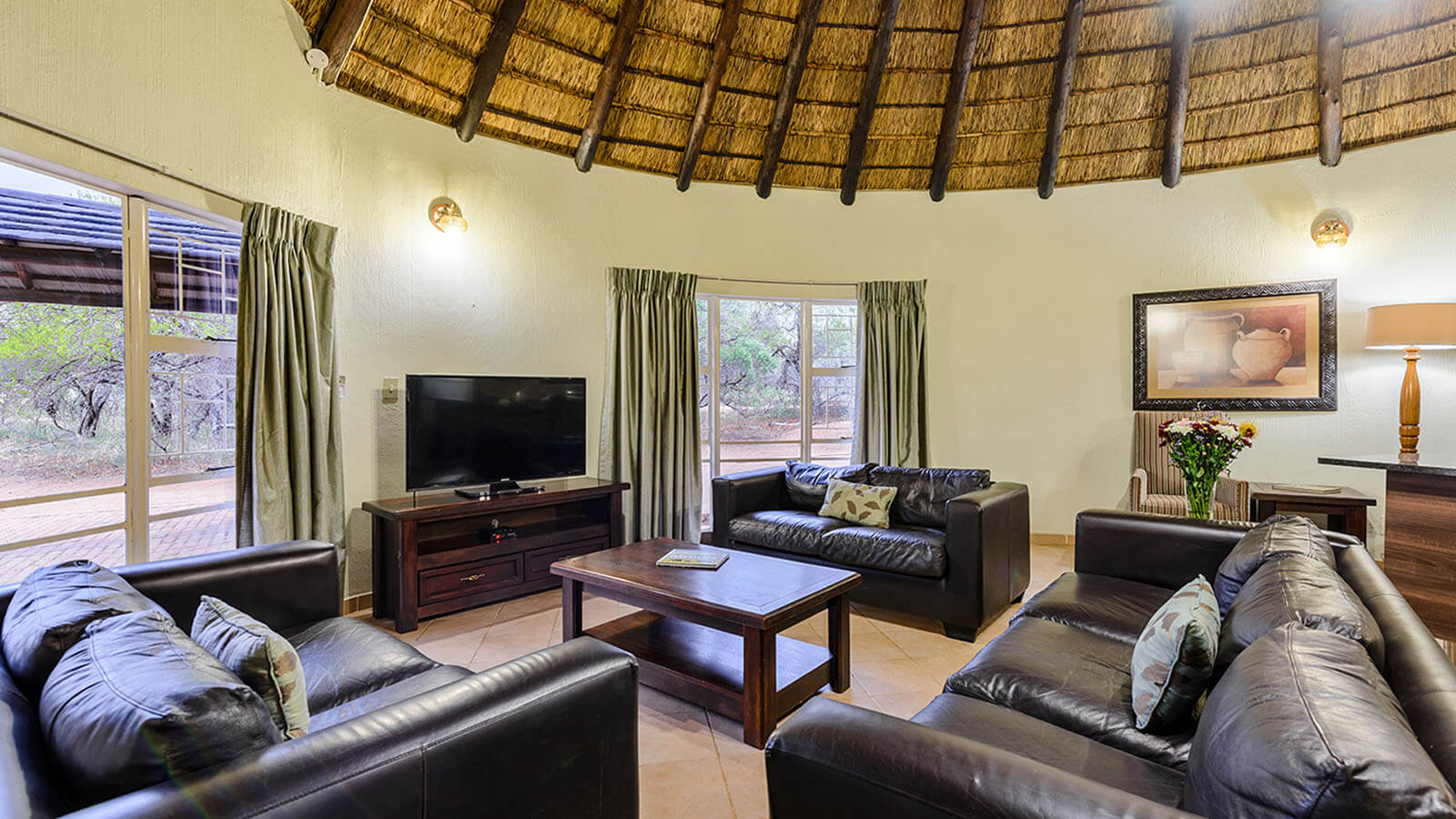 Four Bedroom Chalet with Patio