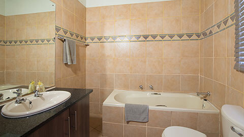 Four Bedroom Chalet with Patio